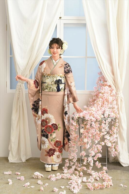 振袖専門店UMAYA 高岡店の振袖 /ベージュ色/赤色/古典/花柄/ coffret | My振袖