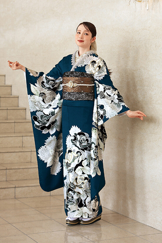 美しい黒色の振袖 code 07 FURISODE MIKUNI／振袖ミクニの振袖 /紺色/黒色/クール/花柄/ 50C_511
