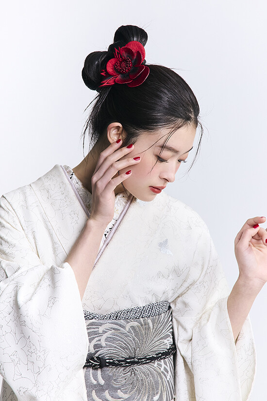 振袖KAPUKIの振袖 /白色/シルバー色/エレガント/蝶柄/ 蝶乱舞 白 | My振袖