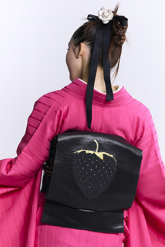 可愛い　華やか！　振袖　古典　黒　ピンク　牡丹　Mサイズ 振袖KAPUKIの振袖 /ピンク色/黒色/キュート/無地柄/ 恋牡丹 | My振袖