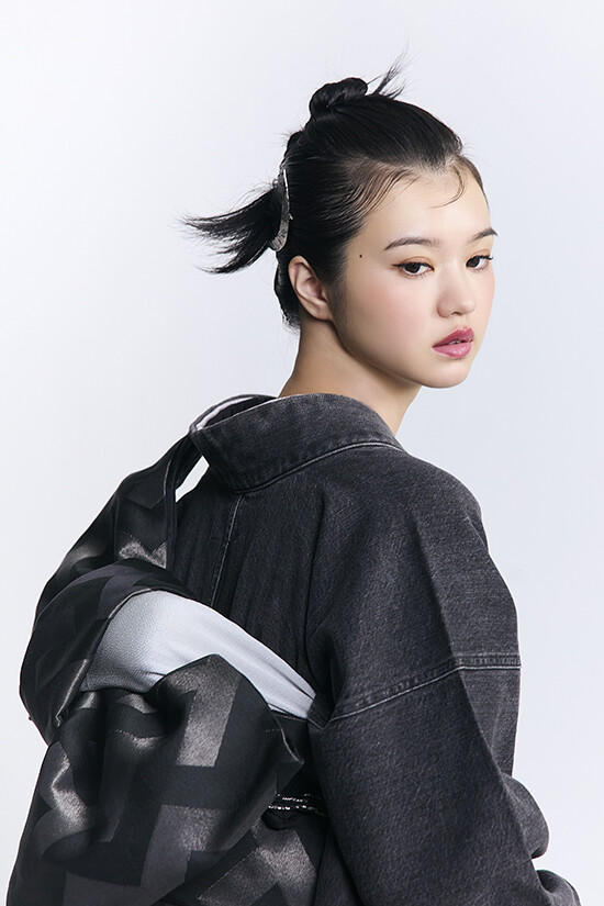 振袖KAPUKIの振袖 /グレー色/黒色/クール/無地柄/ デニム グレー | My振袖