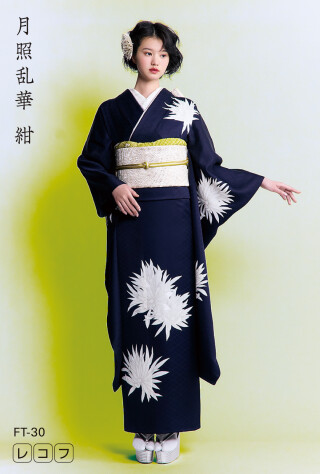 アンティーク着物の灯屋2の振袖 /黒色/古典/菊柄/ 花々文様錦紗縮緬黒