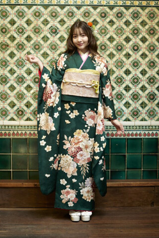 ゆりのはな　本振袖　京友禅銀彩加工　銀通し　花柄　白/黒/紫色系　正絹　I801 アトリエHIKITAの振袖 /黒色/古典/花柄/ 京友禅高級特選正絹の