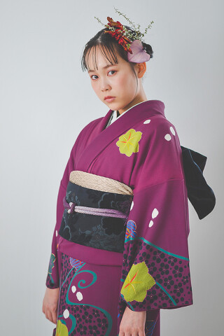 【超貴重】ケイタマルヤマコラボ　花輪刺繍・中振袖 超貴重】ケイタマルヤマコラボ 花輪刺繍・中振袖