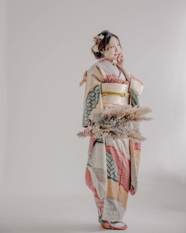 LE'CIEL PHOTOの振袖 /ベージュ色/朱色/古典/道長取り柄/ くすみ