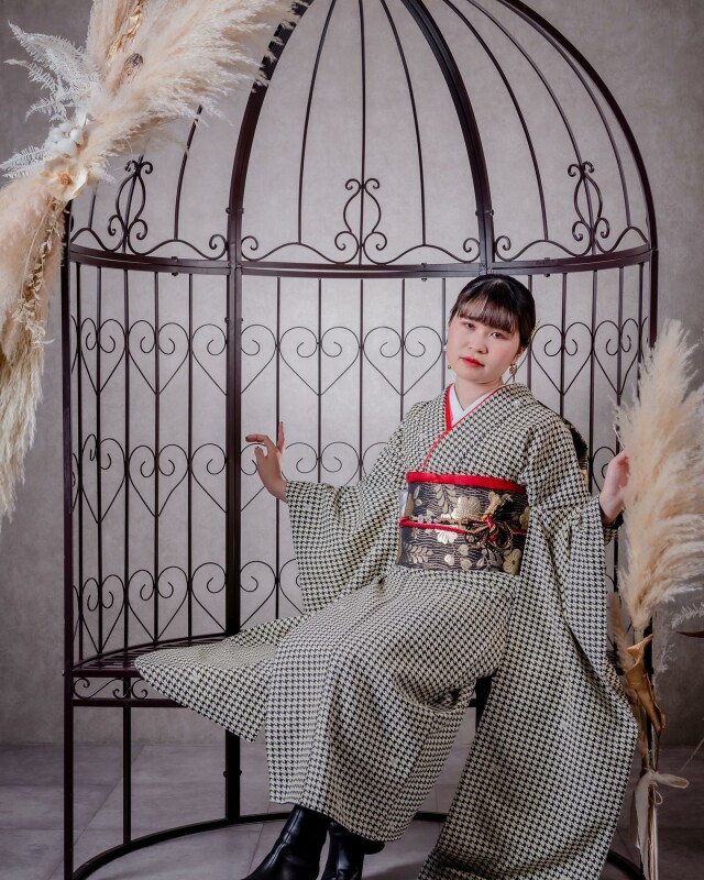 LE'CIEL PHOTOの振袖 /ベージュ色/黒色/レトロ/幾何学柄/ 千鳥格