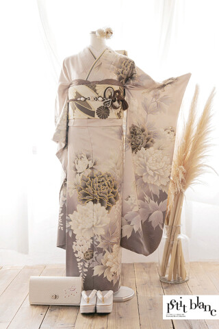 petit blanc グレージュ 芍薬 古典_振袖_93736 | Photo Studio LyLy
