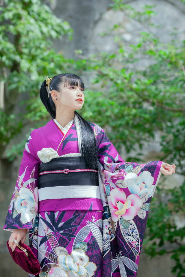 或花/アルバーナの振袖 /紫色/黒色/クール/松竹梅柄/ アーティストの