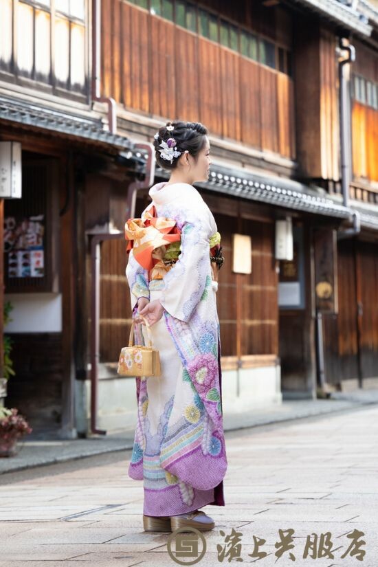 Mサイズ　振袖　名門　藤娘　きぬたや　総絞り　ほぼ未使用　ピンクと白の花柄 着物 高級古典振袖 藤娘きぬたや・総絞り 白/ピンク 上品 綺麗