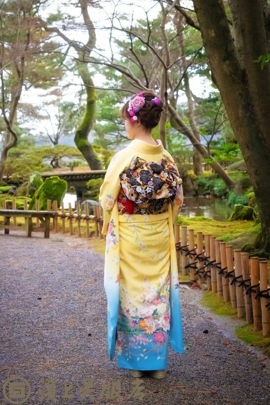 濱上呉服店 金沢店の振袖 /黄色/水色/古典/花柄/ 手描き友禅_本振袖