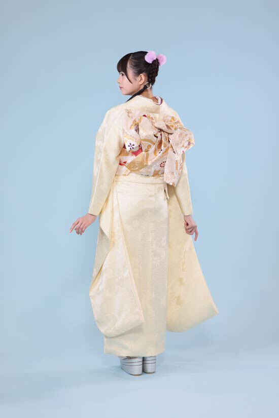 白綸子振袖と帯 KIMONO KINDの振袖 /白色/白色/古典/無地柄/ 「桜」綸子無地振袖