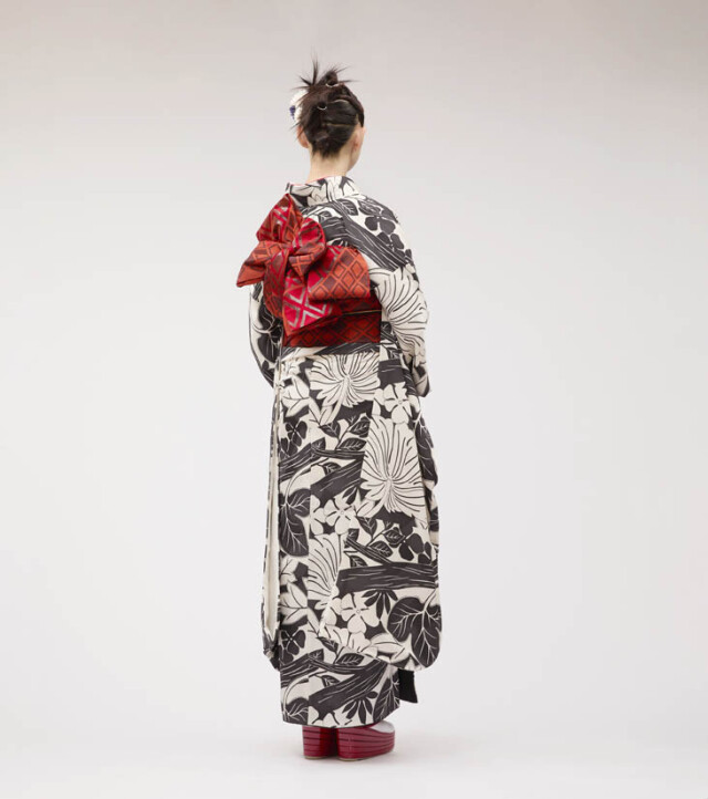 KIMONO KINDの振袖 /白色/黒色/古典/菊柄/ 「菊花」JOTARO SAITO振袖