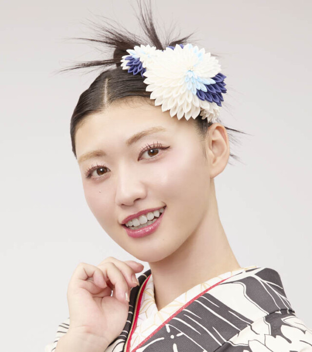 KIMONO KINDの振袖 /白色/黒色/古典/菊柄/ 「菊花」JOTARO SAITO振袖