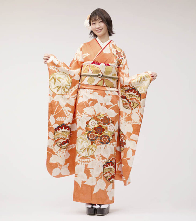 本振袖 緑地 花柄 襦袢、袋帯付き KIMONO KINDの振袖 /オレンジ色/白色/古典/花柄/ 「耀」京友禅手描き