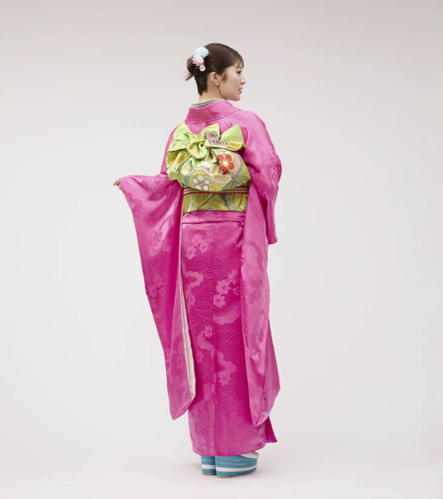 KIMONO KINDの振袖 /ピンク色/ピンク色/古典/無地柄/ 「桜」綸子無地