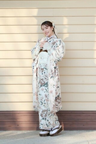白　ダリア_振袖_91885 | kimono HANAIRO 京都店 -Fuji Studio cadeau-