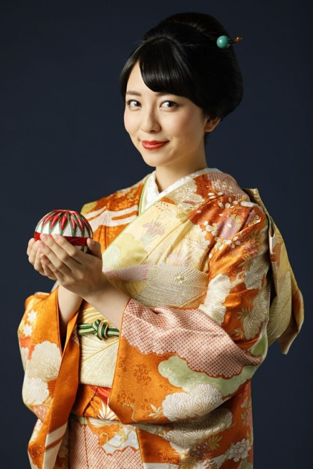 表参道 別蔵 / 志染庵 by kimono heartsの振袖 /朱色/赤色/古典/花柄