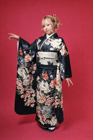 KI和装の振袖 /ピンク色/白色/キュート/花柄/ JAPAN STYLE×景井ひな JS