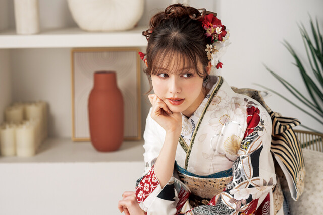 ルルさま　美品　正絹　京友禅振袖　3点セット 振袖専門店 -reflet (ルフレ)-三宮本店の振袖 /白色/レトロ/椿柄/ HR