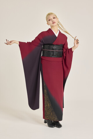 Vivien Anniversaryの振袖 /黒色/赤色/古典/梅柄/ 正絹