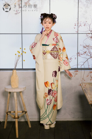 きもの桔梗 下松店の振袖 /ベージュ色/茶色/レトロ/牡丹柄/ _YA21597