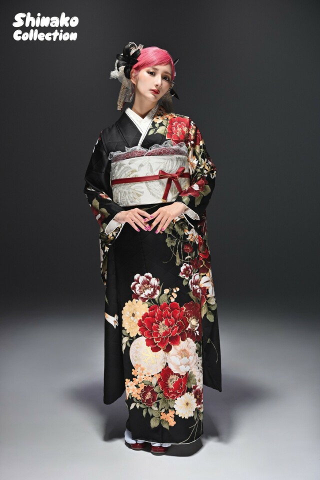 フォトスタジオCoco イオンモール仙台上杉店の振袖 /黒色/クール/花柄